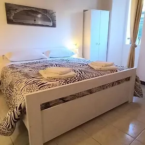 https://appartamento-chiara-vernazza.hotelitalianriviera.com